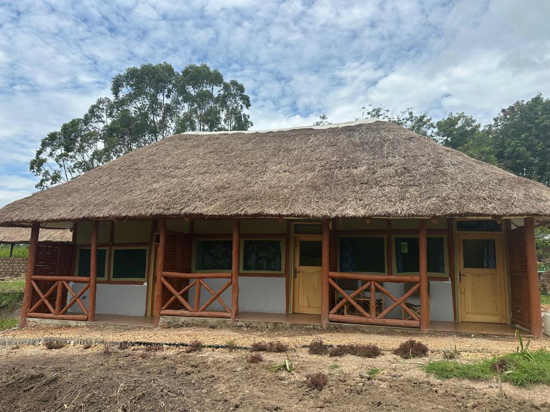 Robin Chat–Single/Double Self-Contained